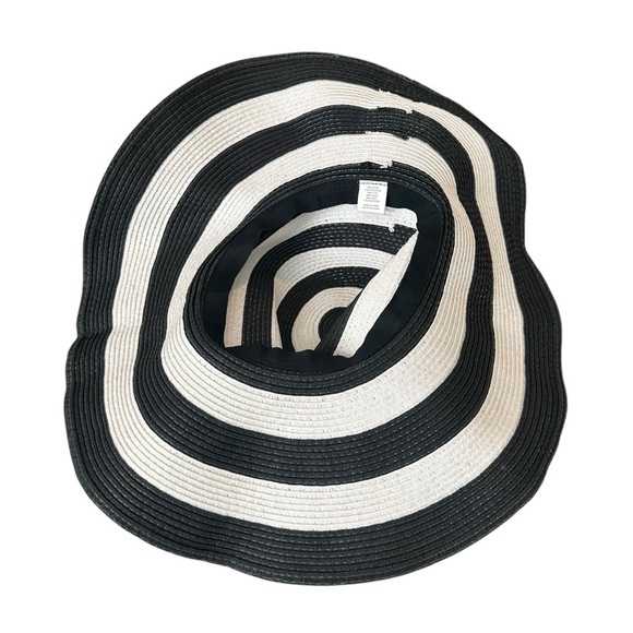 Vacation Bag And Hat.  Women's woven beach/pool Bag and hat. Black And white. - Picture 7 of 10